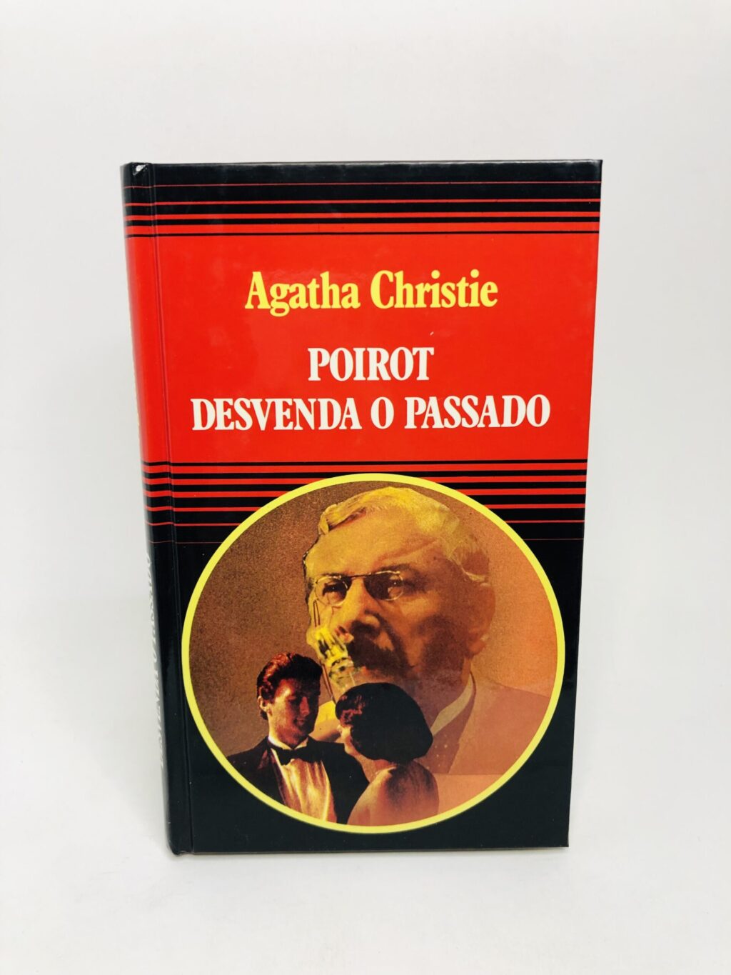 Poirot desvenda o passado - Agatha Christie