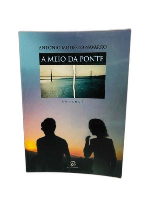A Meio da Ponte - António Modesto Navarro