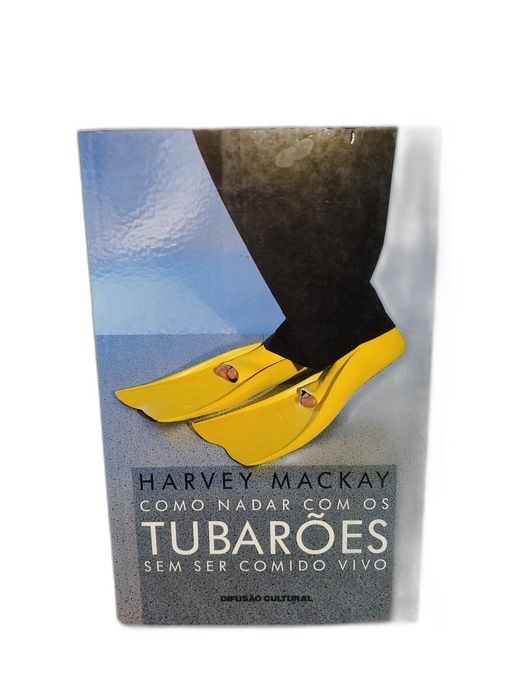 Como Nadar com os Tubarões Sem Ser Comido Vivo - Harvey Mackay