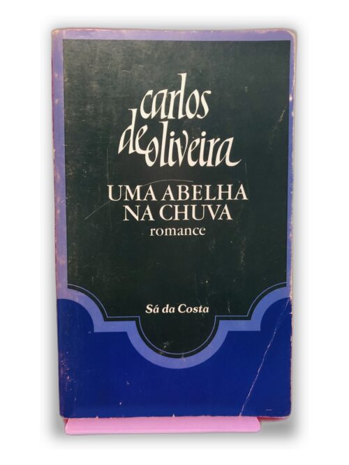 Uma Abelha na Chuva - Carlos de Oliveira