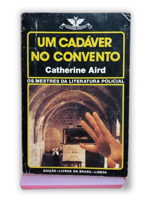 Um Cadáver no Convento - Catherine Aird