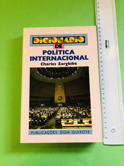 Dicionário de Política Internacional - Charles Zorgbibe