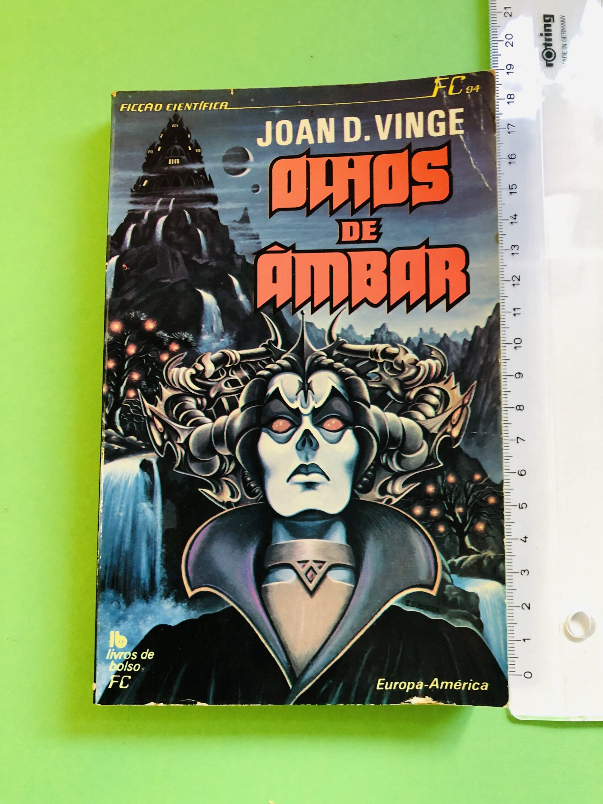Olhos de Âmbar - Joan D. Vinge