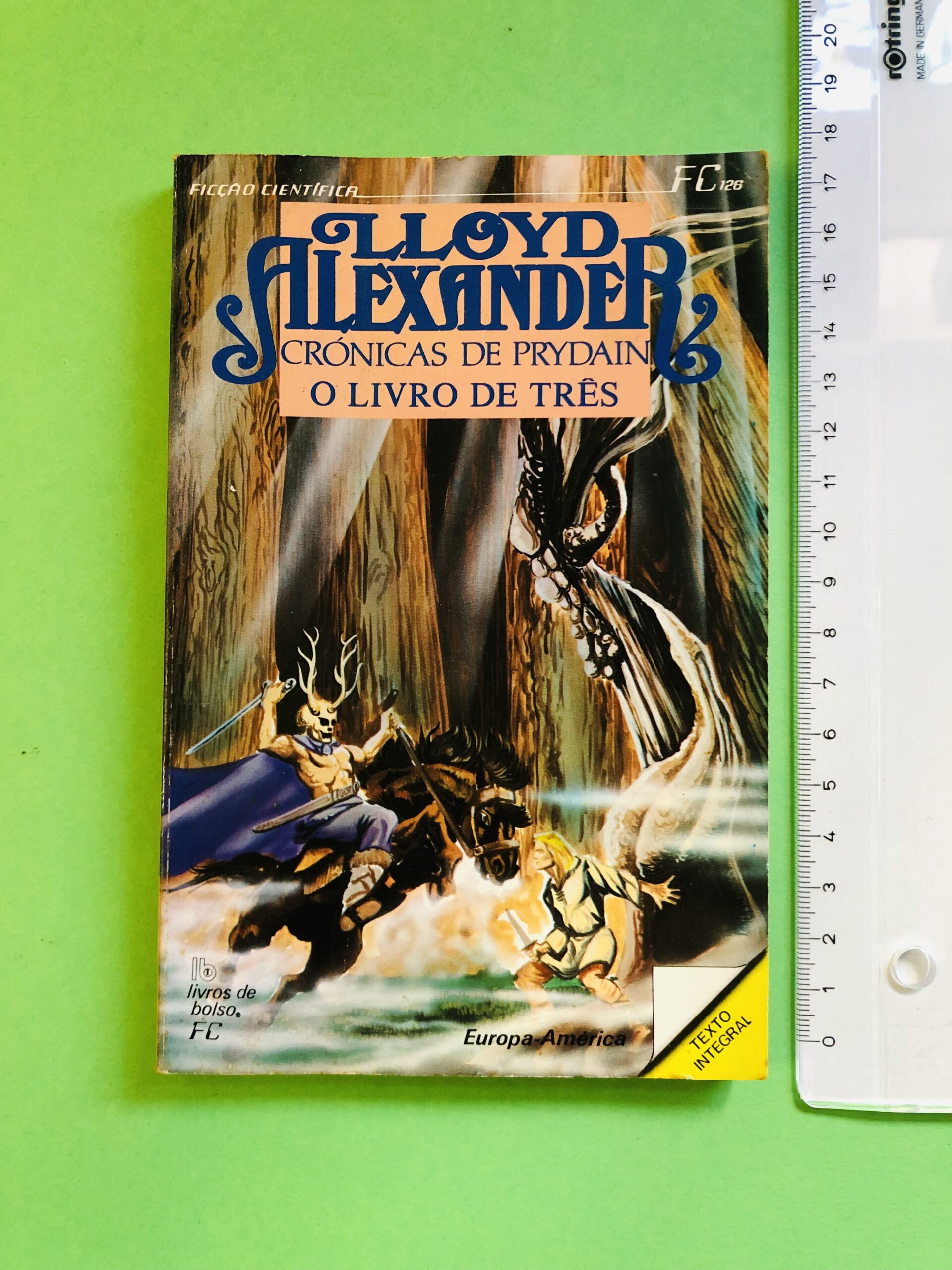 O Livro de Três - Lloyd Alexander