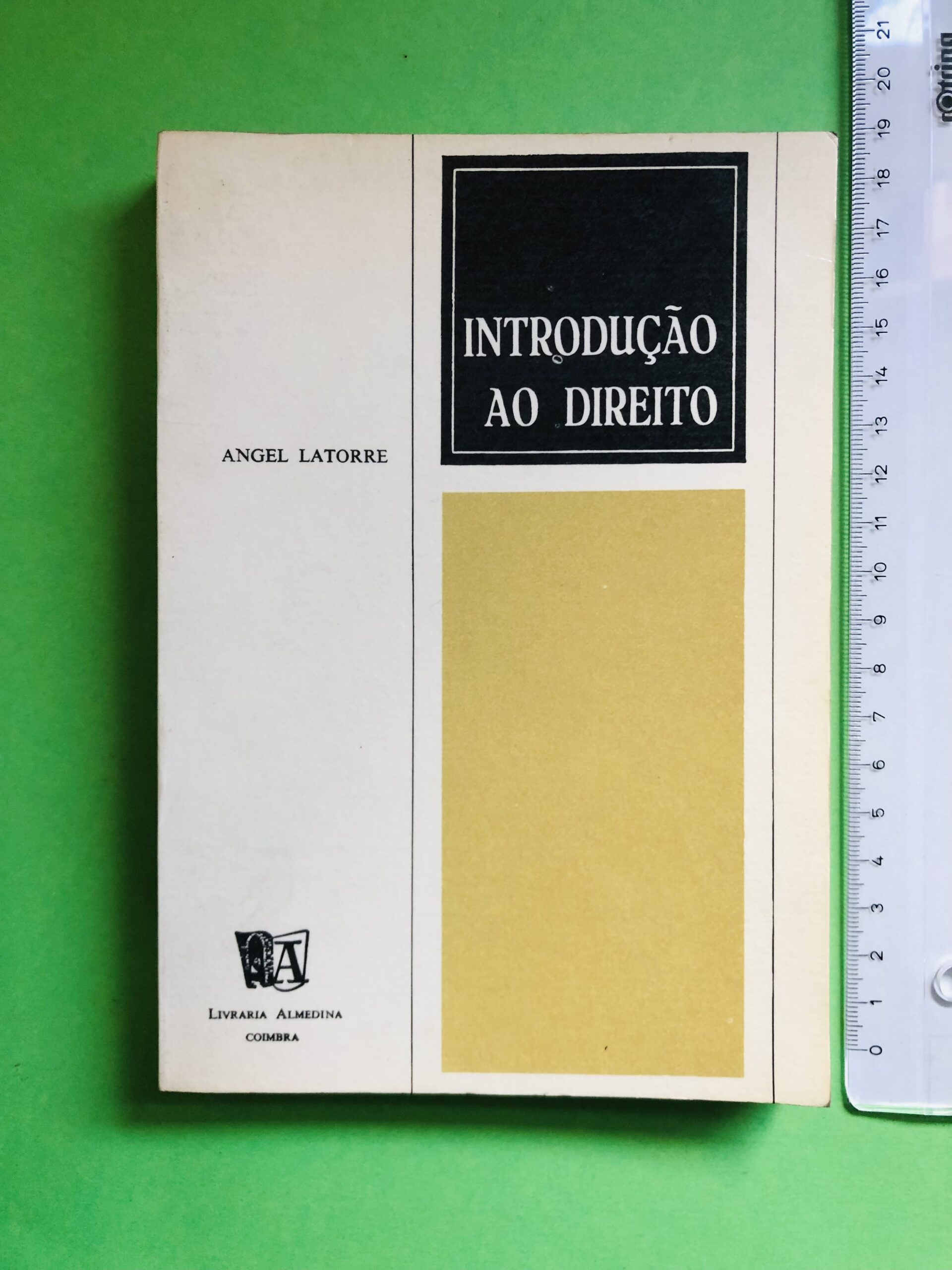Introdução ao Direito - Angel Latorre