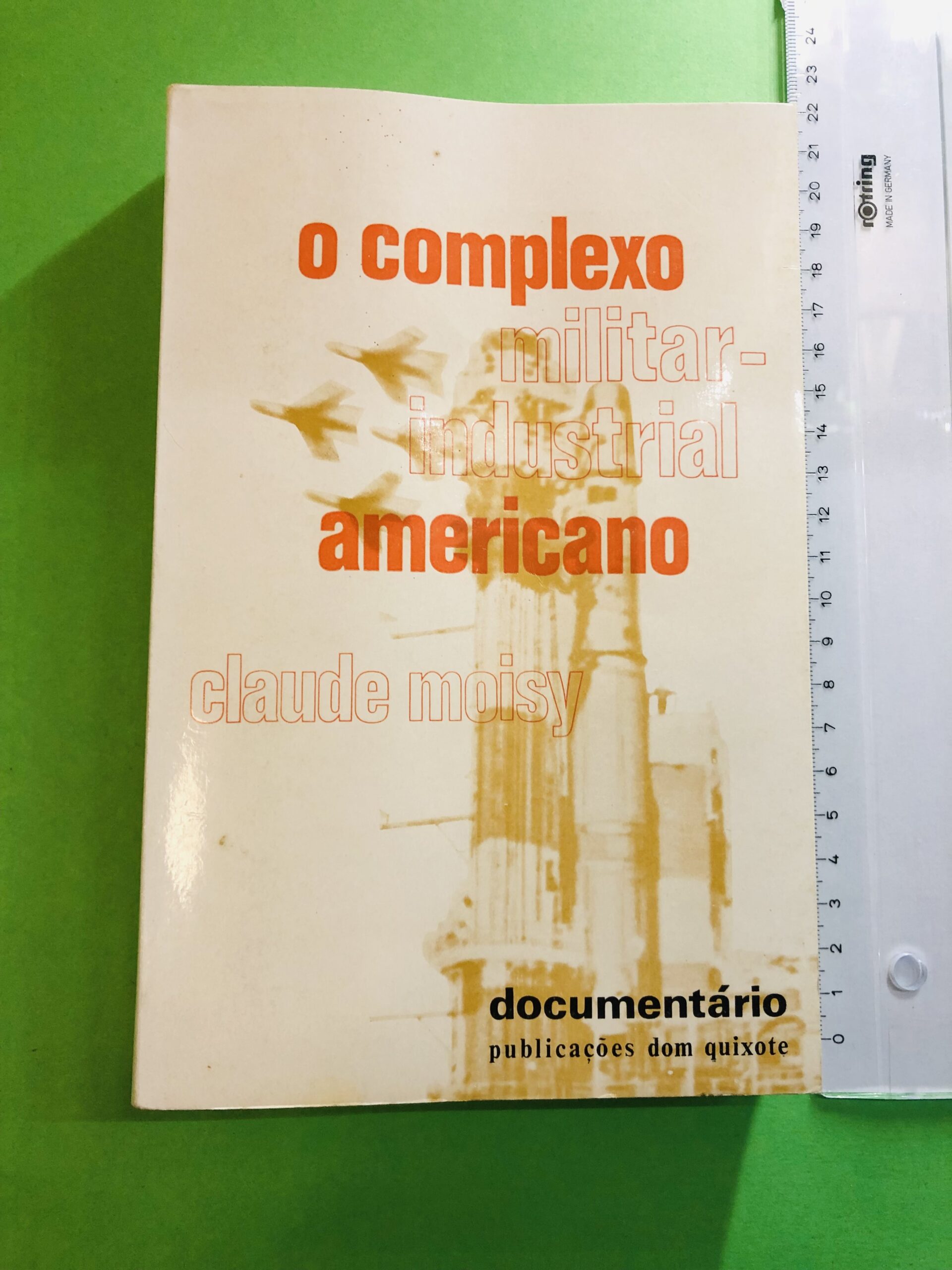 O complexo militar-industrial americano - Claude Moisy