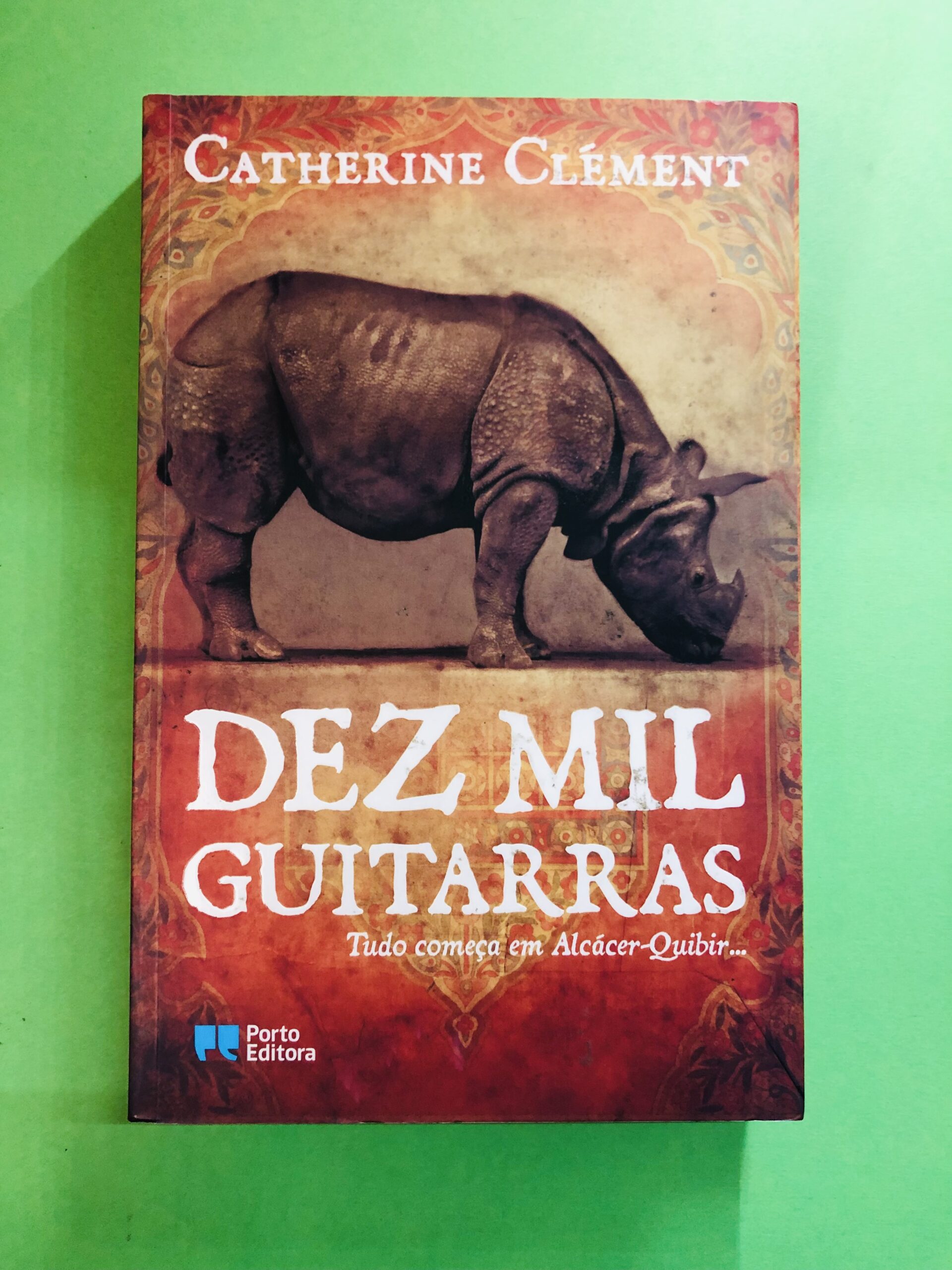 DEZ MIL GUITARRAS - Catherine Clément