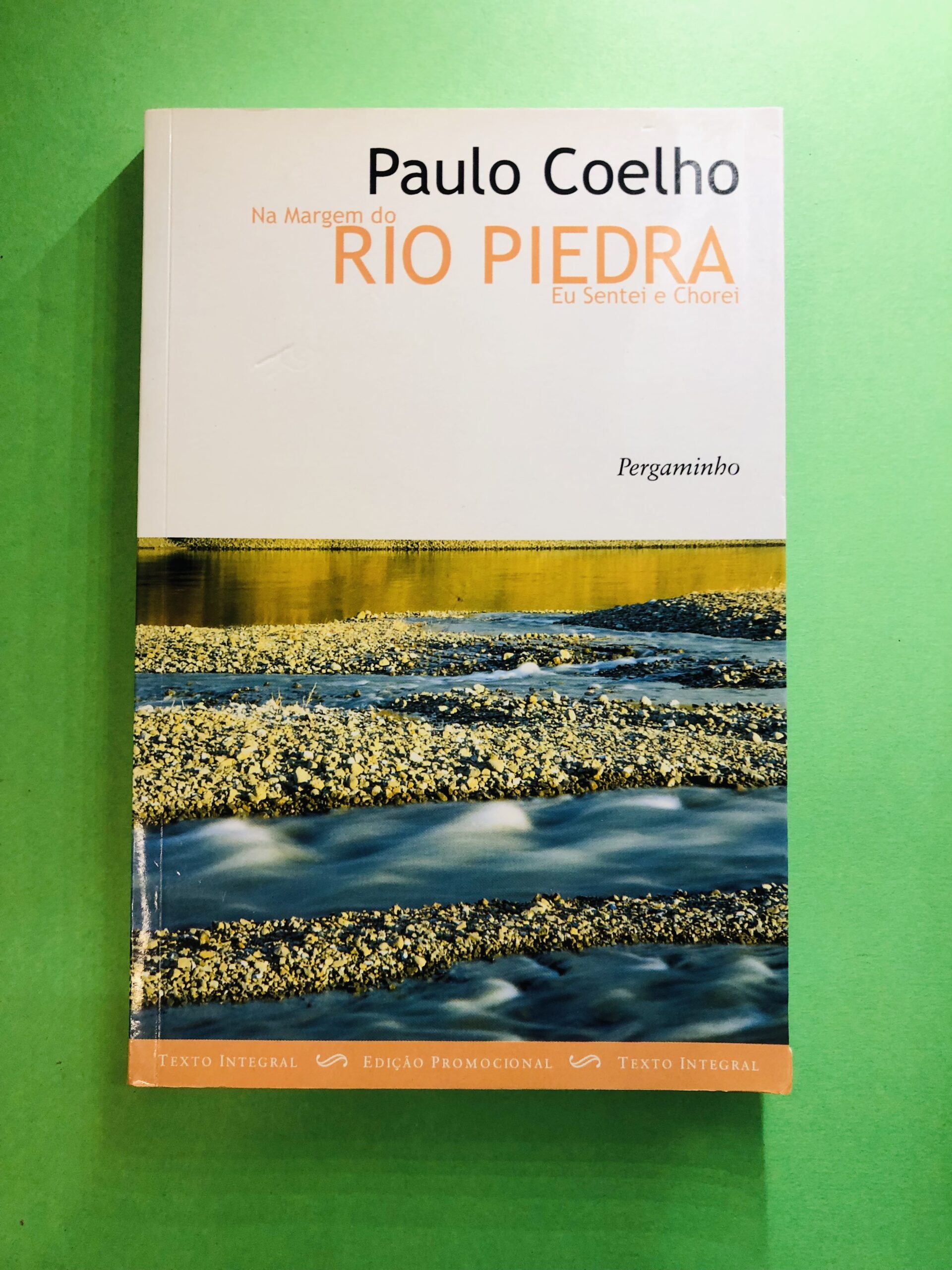 Na Margem do Rio Piedra Eu Sentei e Chorei - Paulo Coelho