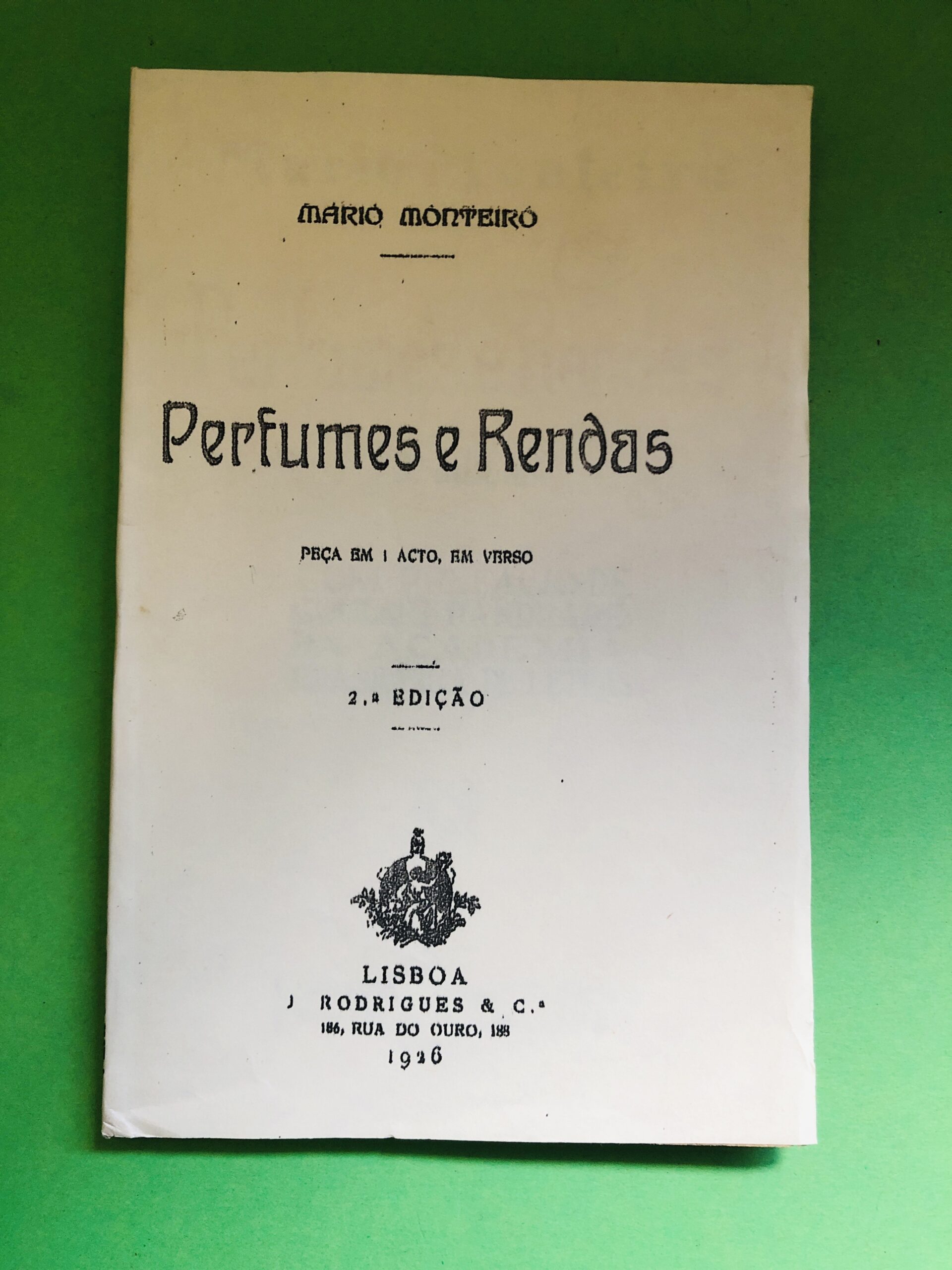 Perfumes e Rendas - Mário Monteiro