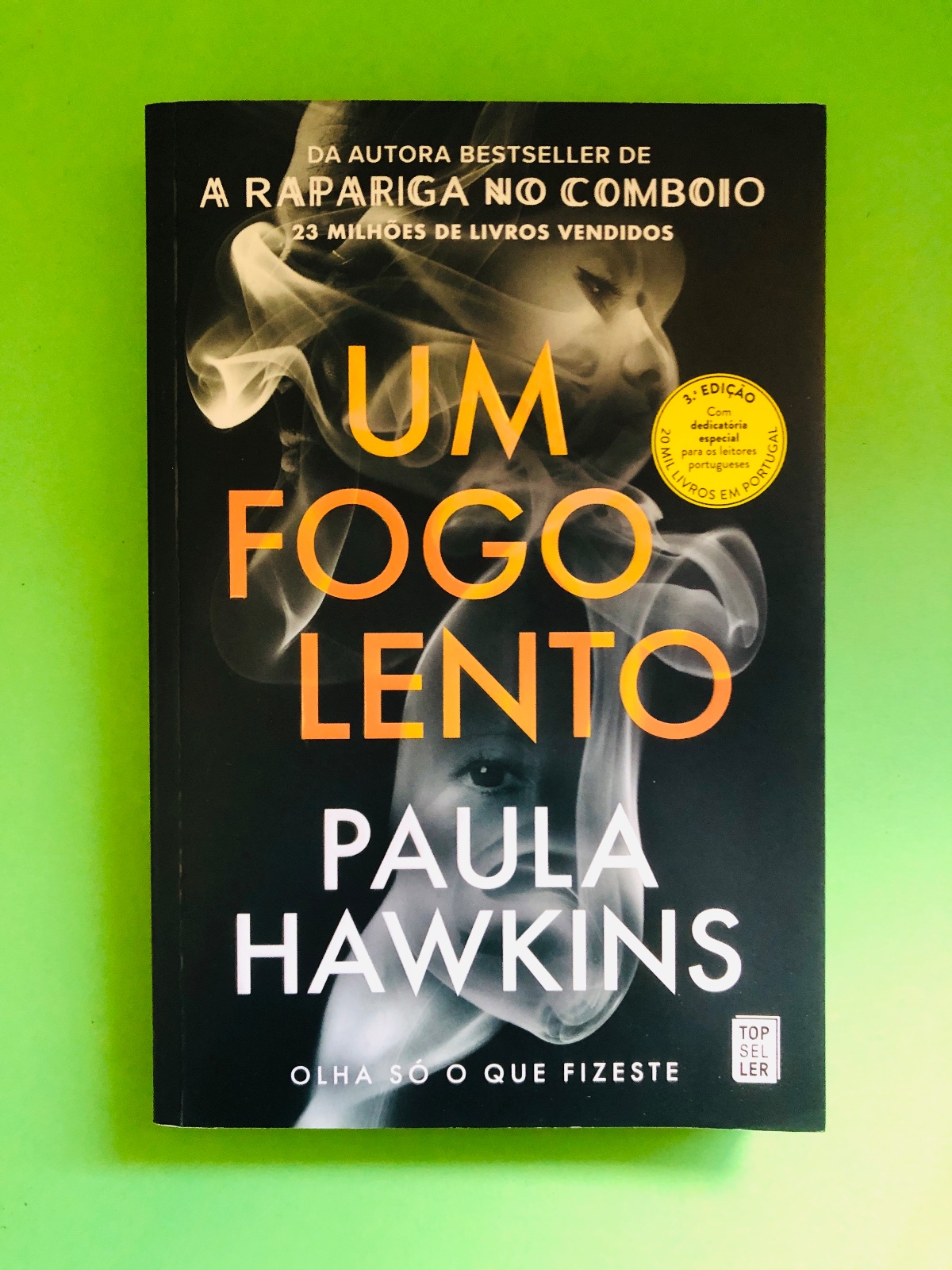 Um Fogo Lento - Paula Hawkins