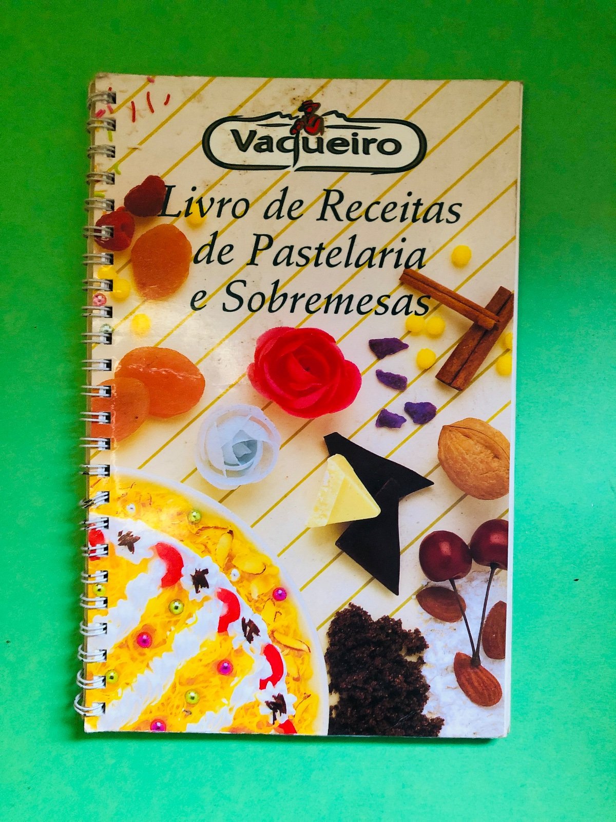 Livro de Receitas de Pastelaria e Sobremesas Vaqueiro
