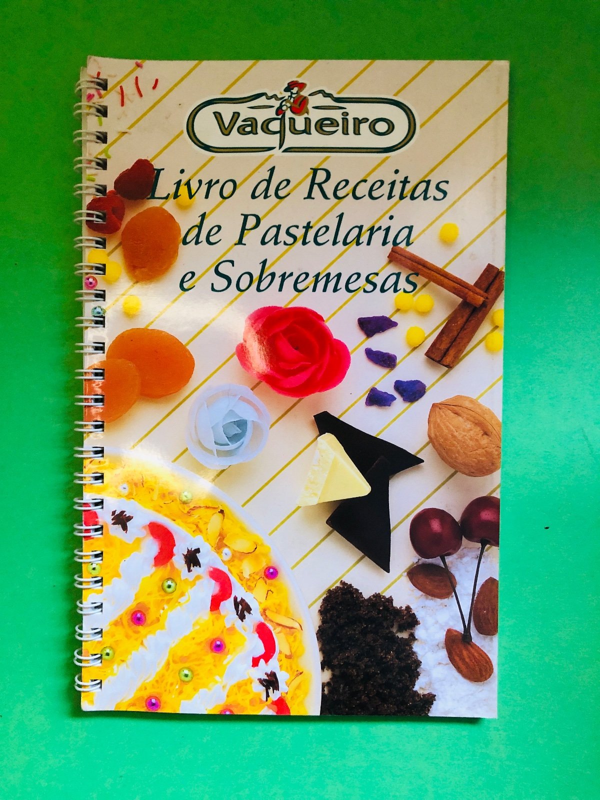 Livro de Receitas de Pastelaria e Sobremesas Vaqueiro