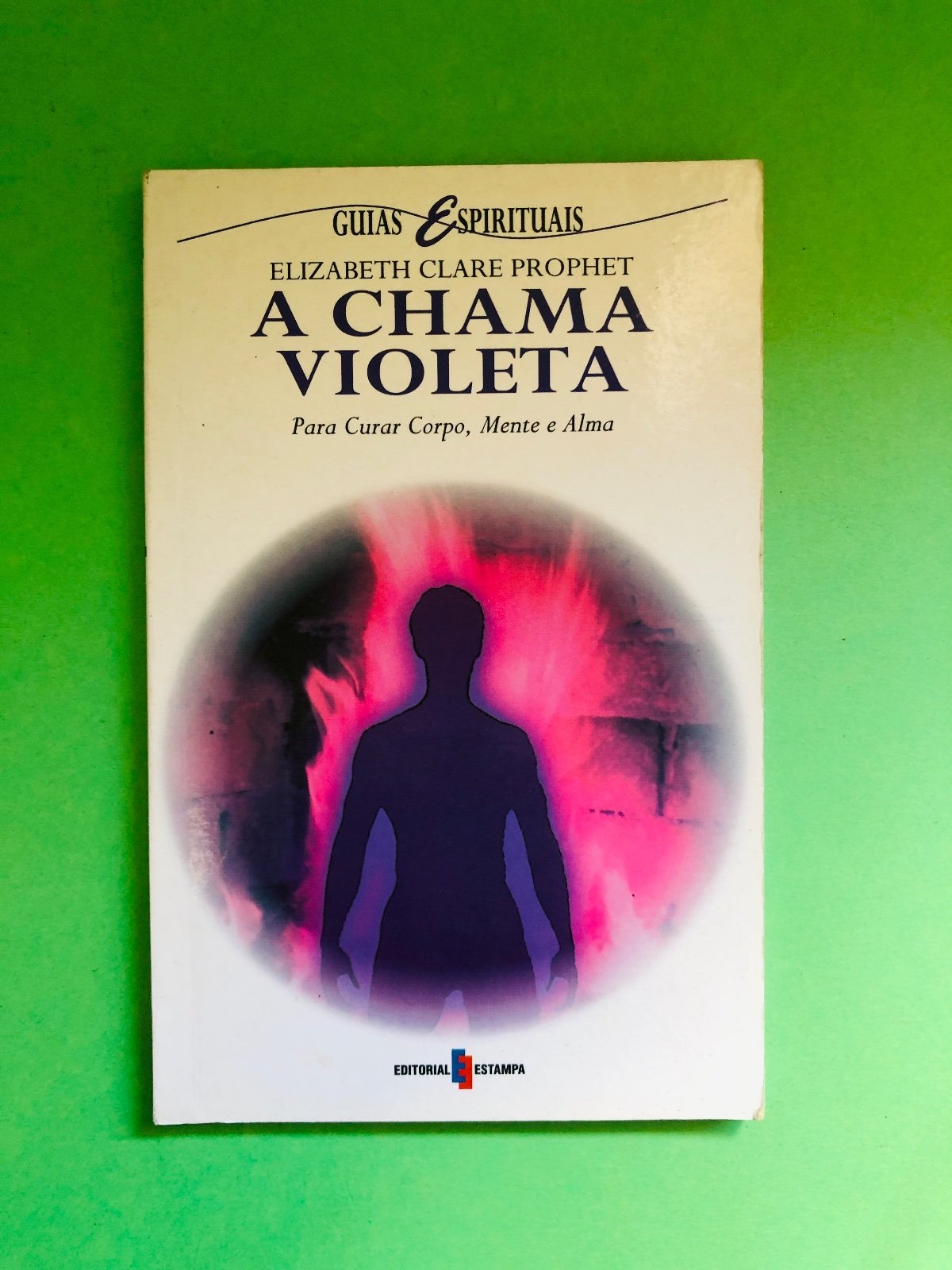 A Chama Violeta - Elizabeth Clare Prophet
