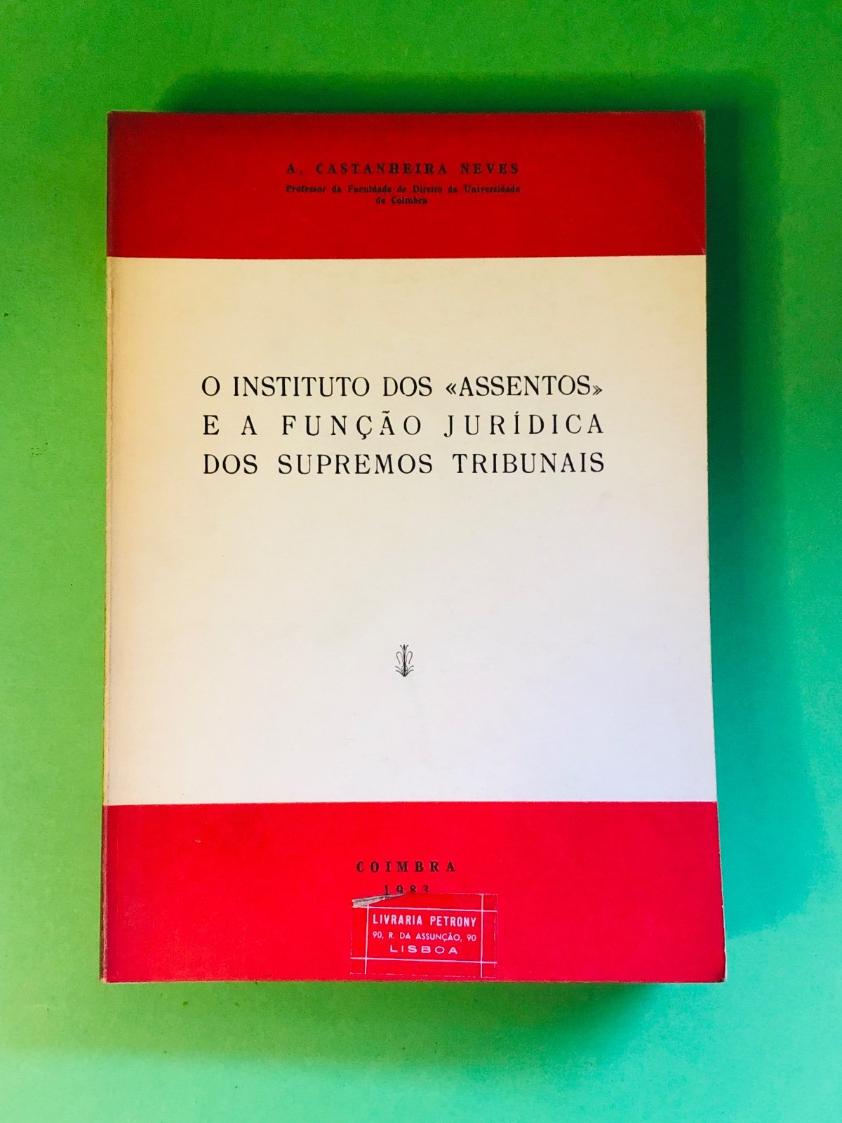 O INSTITUTO DOS «ASSENTOS» E A FUNÇÃO JURÍDICA DOS SUPREMOS TRIBUNAIS - A. Castanheira Neves