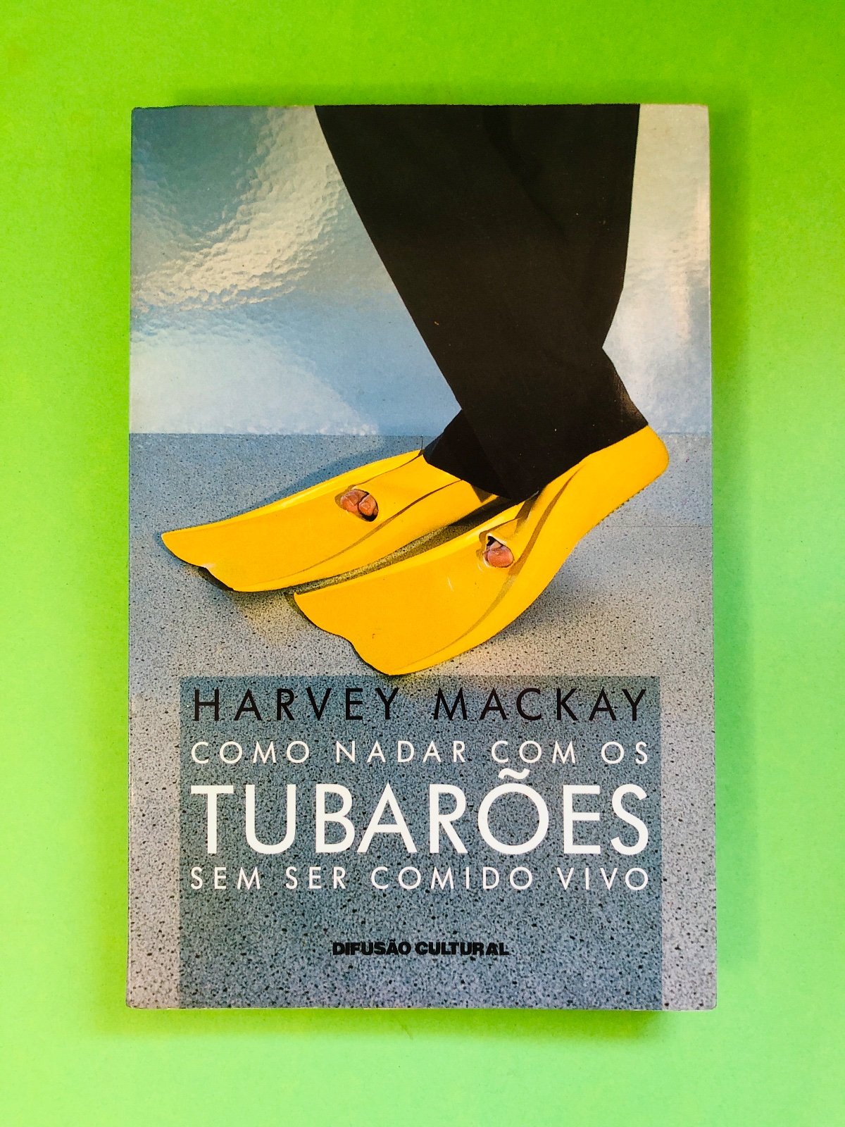 Como Nadar com os Tubarões Sem Ser Comido Vivo - Harvey Mackay