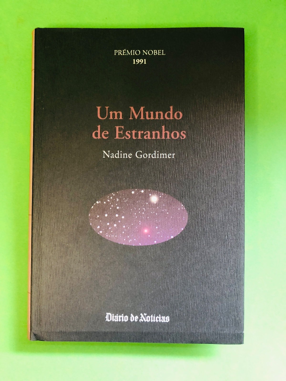 Um Mundo de Estranhos - Nadine Gordimer